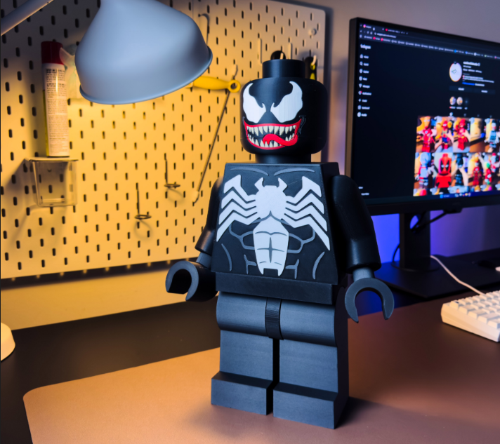 Подвижные фигурки и персонажи